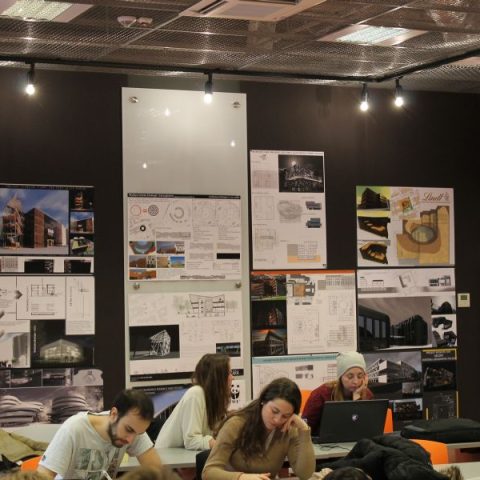 Wystawa prac semestralnych studentów Architektury WSEiZ – Projektowanie Architektoniczne — zdjęcie 1, Akademia Techniczno-Artystyczna (ATA)